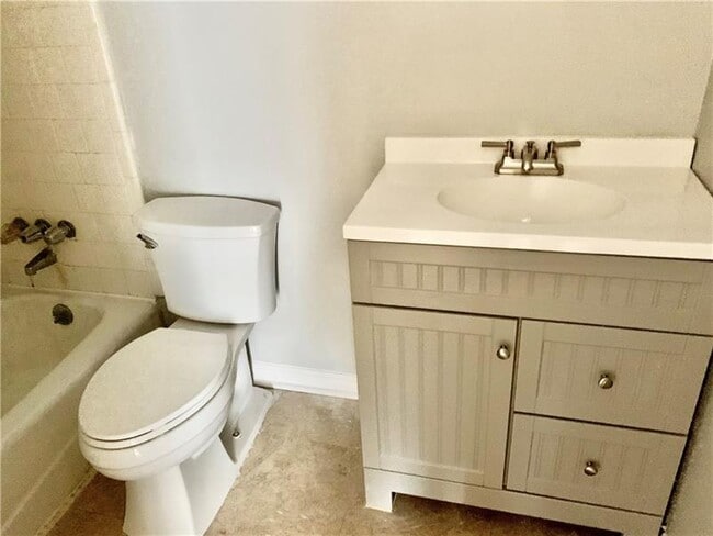 Building Photo - 145 Northwood Dr