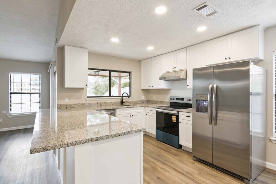 Building Photo - 259 E Castle Harbour Dr