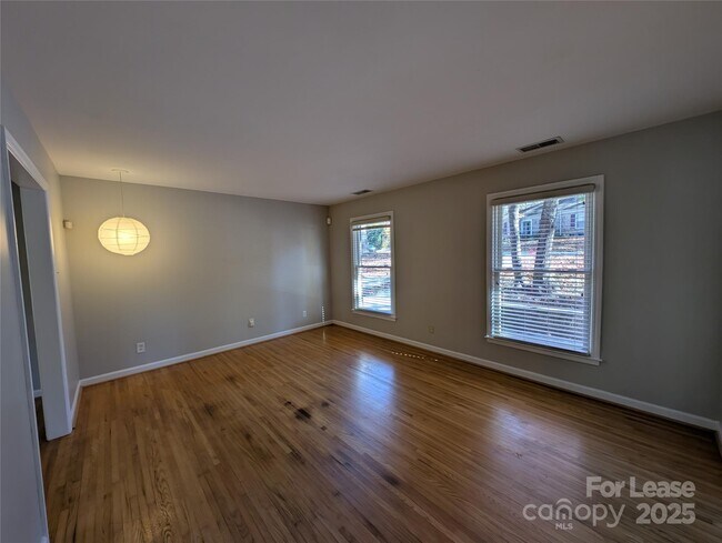 Building Photo - 3331 Donovan Pl