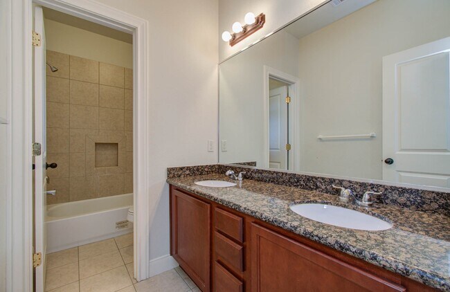 Building Photo - 10205 Brooktree Dr