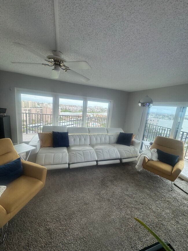 Building Photo - 7300 Sun Island Dr S