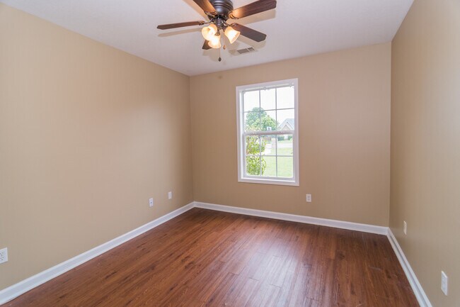 Building Photo - 3 Bedroom, 2 Bath Home in Valley View with Privacy Fenced in Backyard! June move in!!