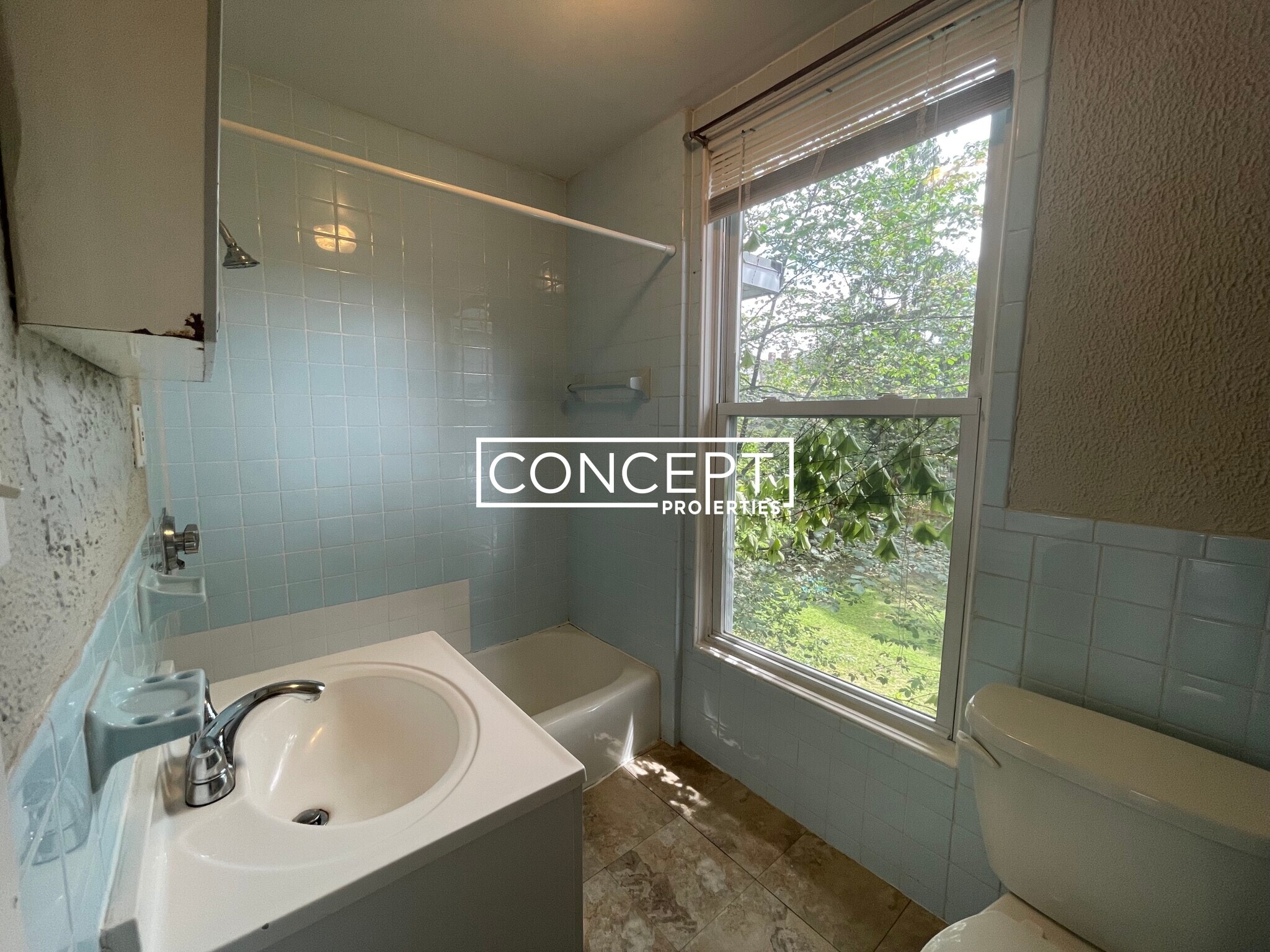 Building Photo - 8 Forest St