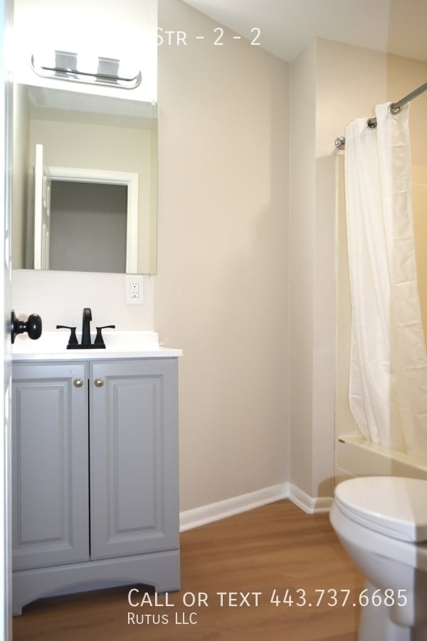 Building Photo - 712 Lennox St