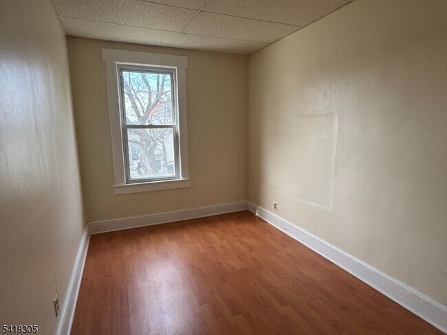 Building Photo - 16 Cutler St