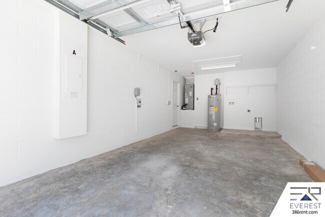 Building Photo - 30 Uniondale Pl