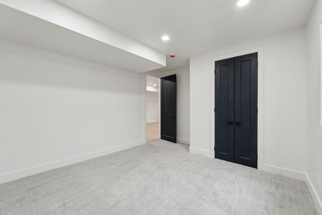 Building Photo - Stunning Single Family Home In Beautiful N...