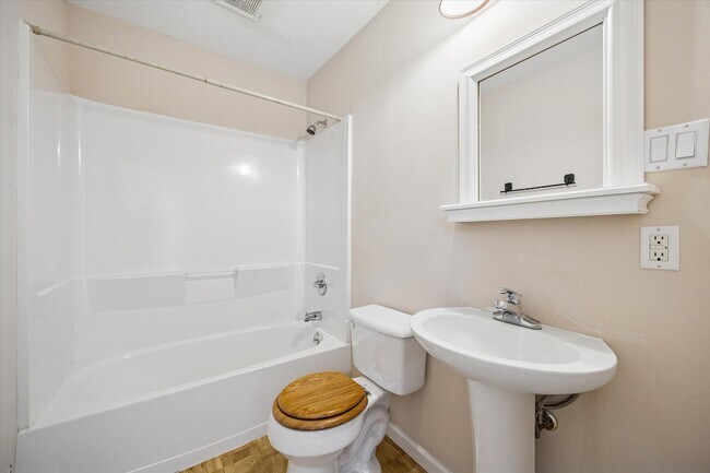 Building Photo - 4601 Mimosa Dr