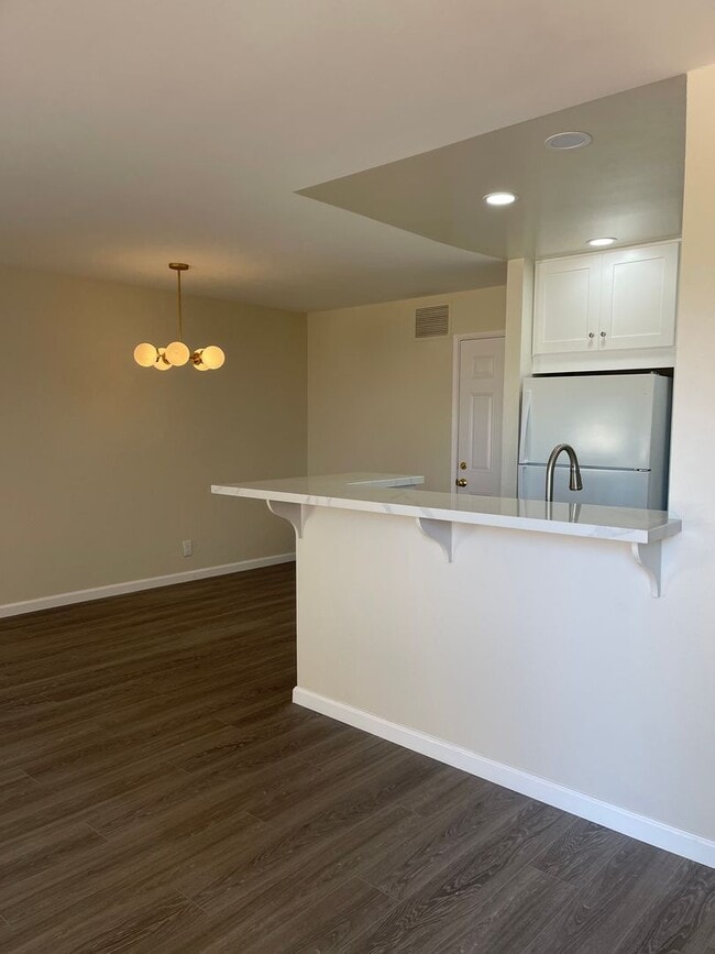 Building Photo - 3/2 Townhouse in Las Palmas UTC/La Jolla