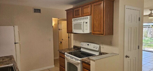 Building Photo - Indian Beach Park Duplex - walk to Ringlin...