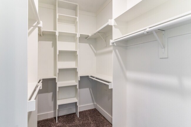 Building Photo - 310 Ditto Ave