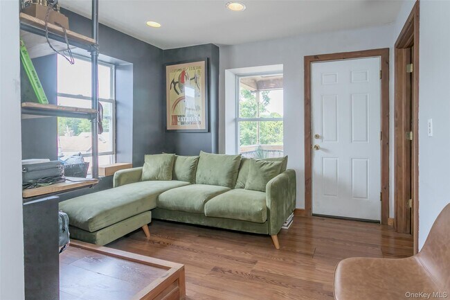 Building Photo - 31 Main St