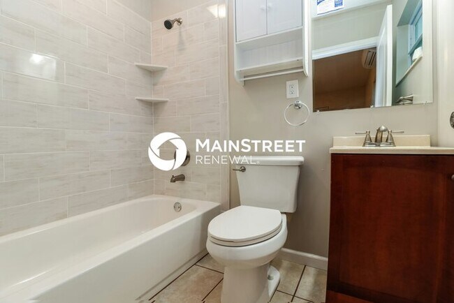 Building Photo - 3 Bedroom Pet-Friendly Home in Tarpon Springs, FL with Main Street Renewal