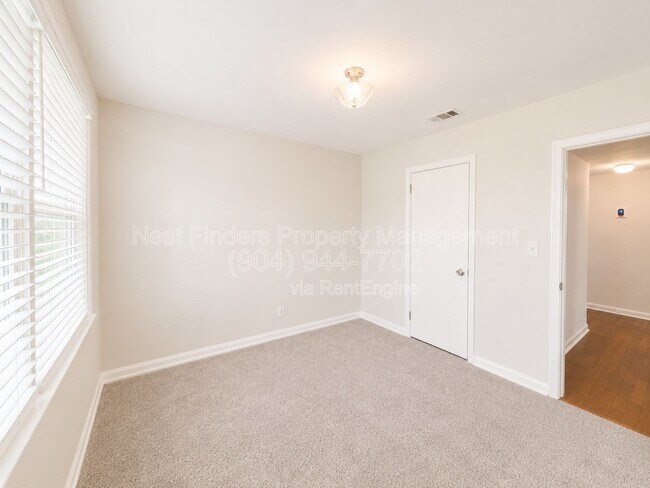 Building Photo - 1230 Lechlade St