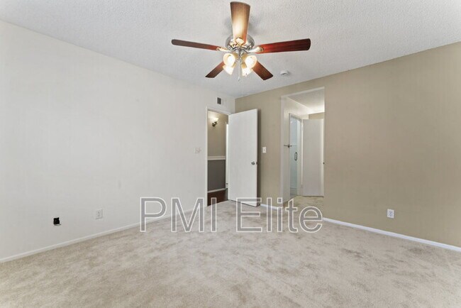 Building Photo - 18142 Sundowner Way