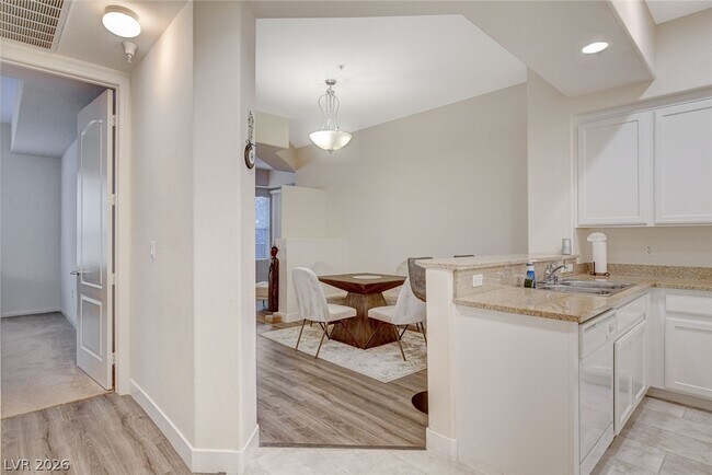 Building Photo - 38 E Serene Ave