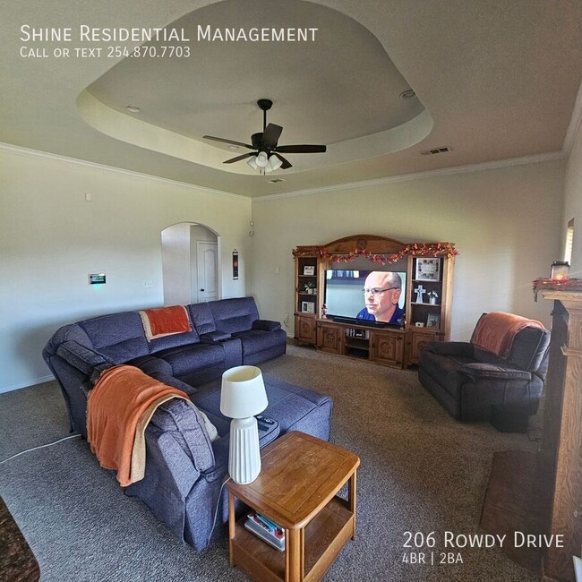 Building Photo - 206 Rowdy Dr