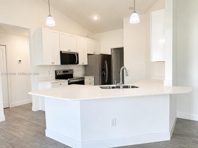 Building Photo - 2711 20th St SW