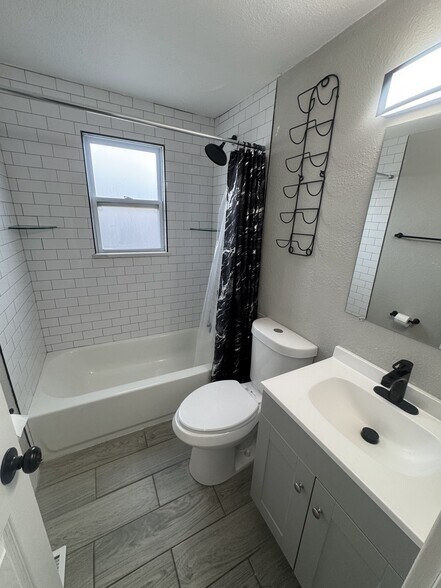 Building Photo - 7384 Oneida Dr