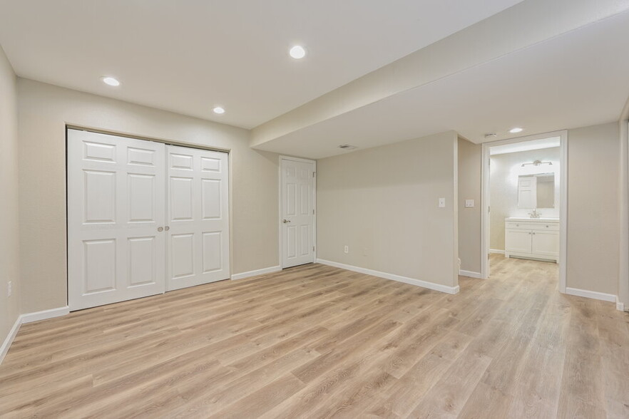 Building Photo - 9879 S Castle Ridge Cir