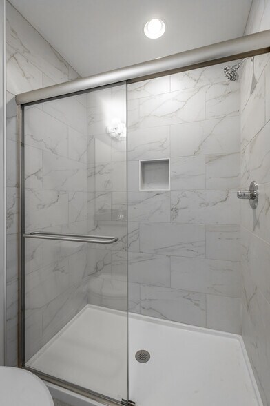 Building Photo - 5547 Stream Ln