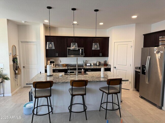 Building Photo - 2609 E San Miguel Dr