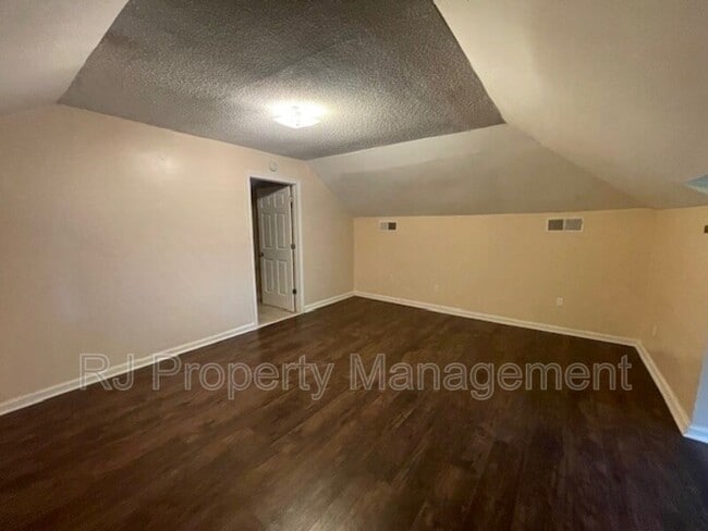 Building Photo - 8457 E Kerrville Rosemark Rd