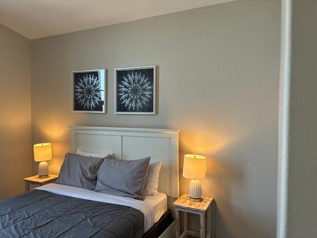 Building Photo - 13717 N 80th Ave