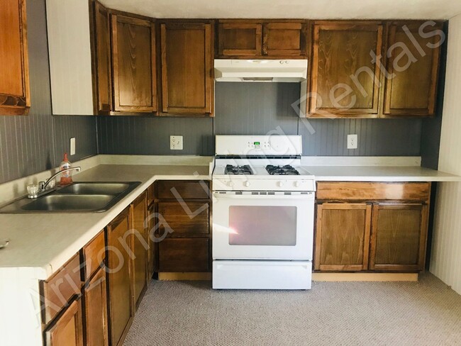 Building Photo - 2 BEDROOM WITH LARGE FENCED YARD