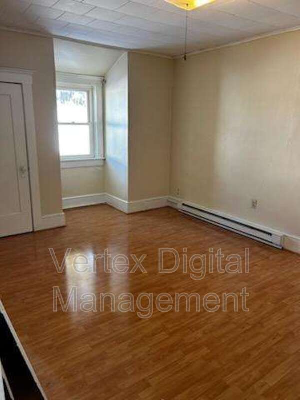 Building Photo - 221 Pine St