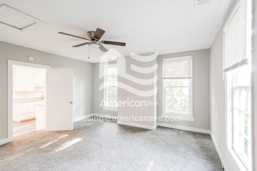 Building Photo - 722-726 6 Ave