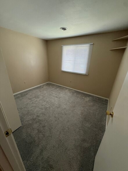 Building Photo - 2275 N Cable Rd