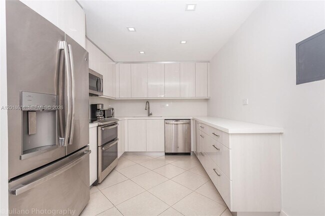Building Photo - 5555 Collins Ave