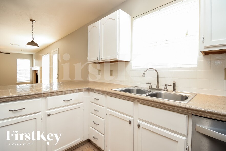 Building Photo - 1039 Wentworth Dr