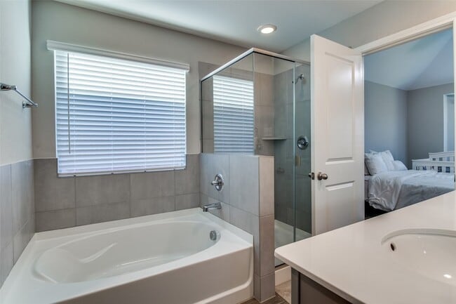 Building Photo - 11441 Silver Queen Dr