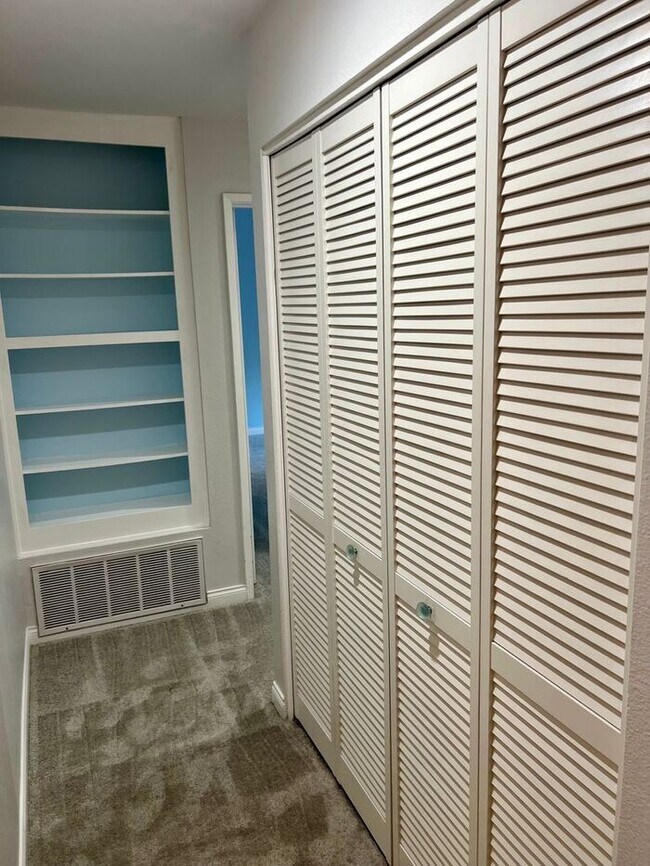 Building Photo - Beautiful 3-Bedroom Condo in Villas at Cal...