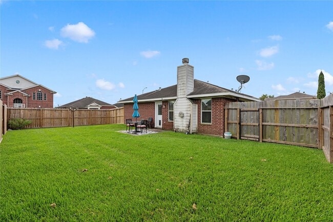 Building Photo - 10819 Redwood Dr