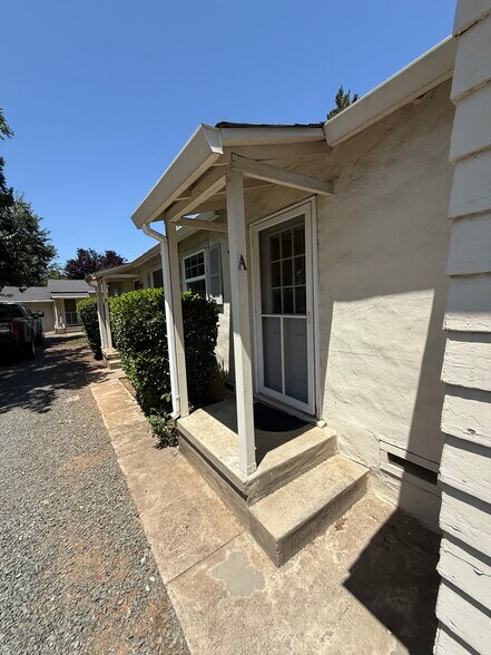 Building Photo - 1372 Vallombrosa Ave