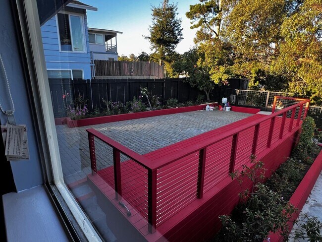 Building Photo - 1157 Manzanita Dr