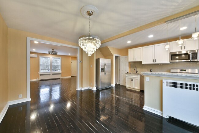 Building Photo - Beautifully Renovated 3 Bedroom Home Now Available For Rent in Cedarbrook!!!