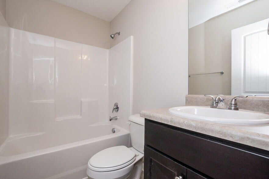 Building Photo - 593 Joneus Dr