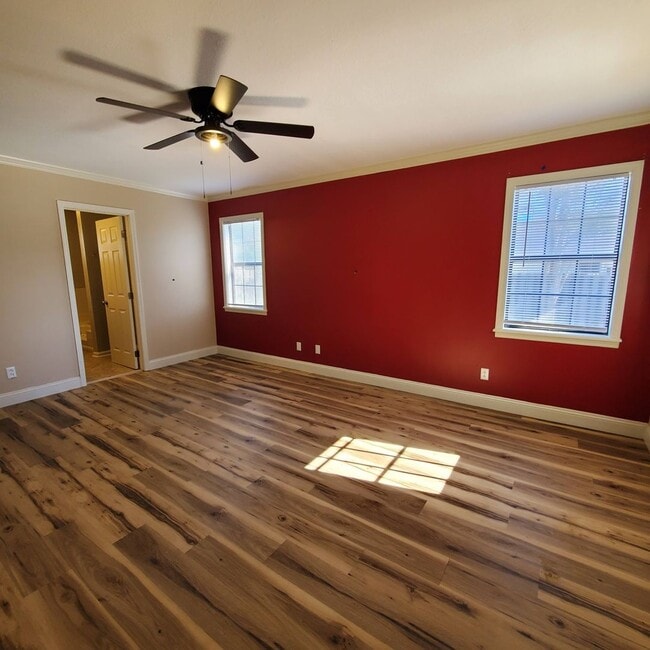 Building Photo - Charming Southern Comfort: A Home to Make Memories in Valdosta, Georgia