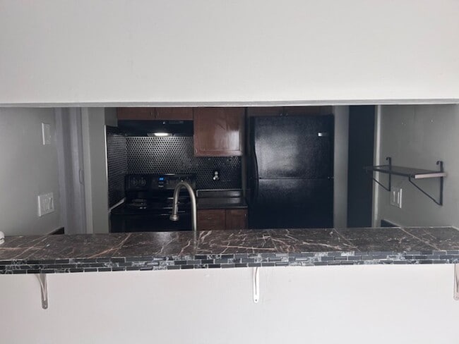 Building Photo - Newly Renovated Two Bedroom Condo Available! Move In Ready!