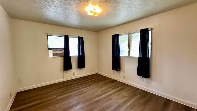 Building Photo - Available NOW - Highly Desired 2 BED 2 BAT...