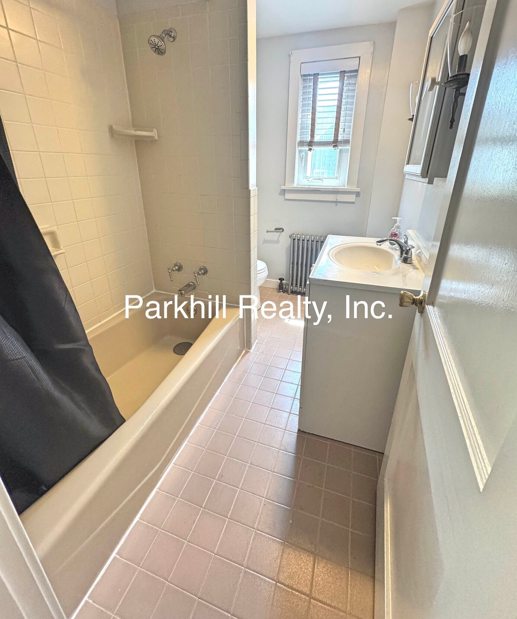 Building Photo - 24 Pen Argyl St