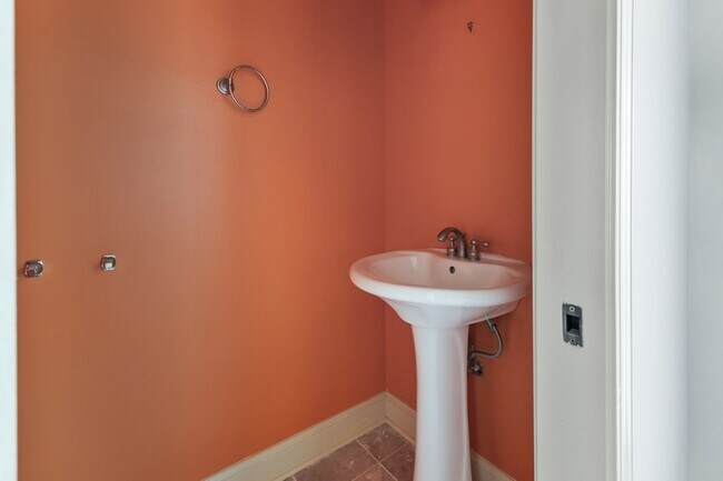 Building Photo - 4316 Summercrest Blvd