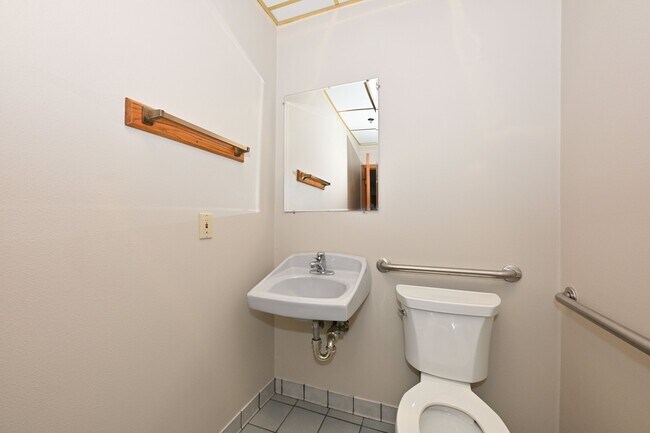 Building Photo - 2121 S 55th St