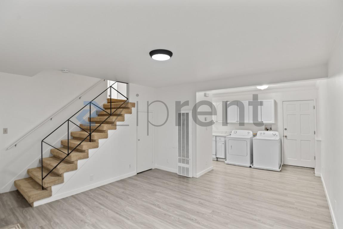 Building Photo - Unit A