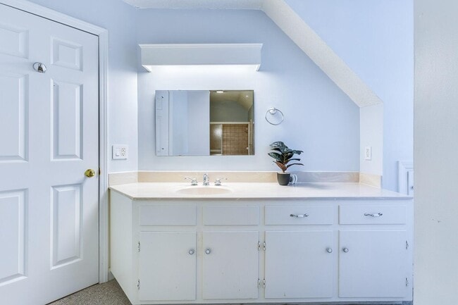 Building Photo - 329 Santee Dr