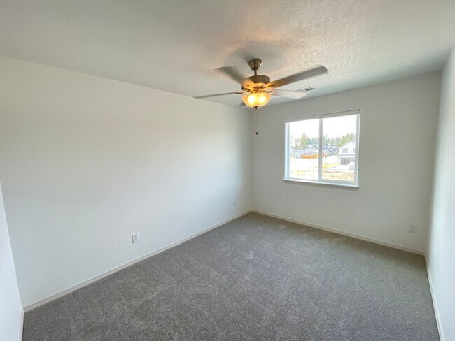 Building Photo - Brand New Hayden Home
